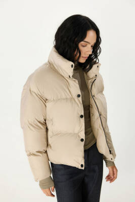 D1fference İçi Astarlı Cepli Kapüşonlu Jel Elyaf Su ve Rüzgar Geçirmez Dik Yaka Kışlık Kadın Mont - 22