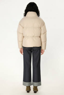 D1fference İçi Astarlı Cepli Kapüşonlu Jel Elyaf Su ve Rüzgar Geçirmez Dik Yaka Kışlık Kadın Mont - 24