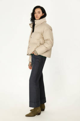 D1fference İçi Astarlı Cepli Kapüşonlu Jel Elyaf Su ve Rüzgar Geçirmez Dik Yaka Kışlık Kadın Mont - 23