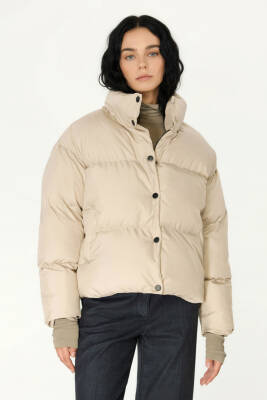 D1fference İçi Astarlı Cepli Kapüşonlu Jel Elyaf Su ve Rüzgar Geçirmez Dik Yaka Kışlık Kadın Mont - 19