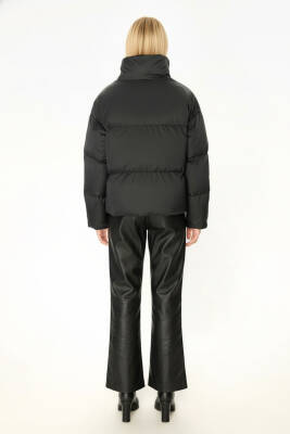 D1fference İçi Astarlı Cepli Kapüşonlu Jel Elyaf Su ve Rüzgar Geçirmez Dik Yaka Kışlık Kadın Mont - 30