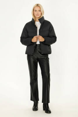 D1fference İçi Astarlı Cepli Kapüşonlu Jel Elyaf Su ve Rüzgar Geçirmez Dik Yaka Kışlık Kadın Mont - 28