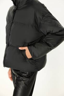 D1fference İçi Astarlı Cepli Kapüşonlu Jel Elyaf Su ve Rüzgar Geçirmez Dik Yaka Kışlık Kadın Mont - 29