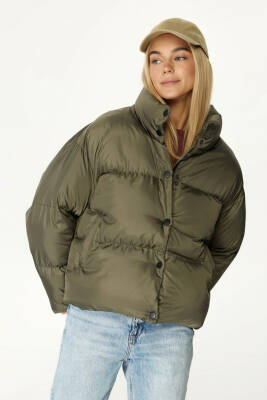 D1fference İçi Astarlı Cepli Kapüşonlu Jel Elyaf Su ve Rüzgar Geçirmez Dik Yaka Kışlık Kadın Mont