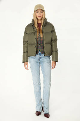 D1fference İçi Astarlı Cepli Kapüşonlu Jel Elyaf Su ve Rüzgar Geçirmez Dik Yaka Kışlık Kadın Mont - 5