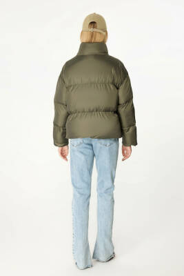 D1fference İçi Astarlı Cepli Kapüşonlu Jel Elyaf Su ve Rüzgar Geçirmez Dik Yaka Kışlık Kadın Mont - 6