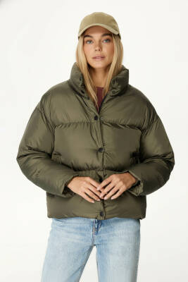 D1fference İçi Astarlı Cepli Kapüşonlu Jel Elyaf Su ve Rüzgar Geçirmez Dik Yaka Kışlık Kadın Mont - 2