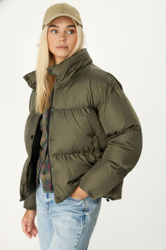 D1fference İçi Astarlı Cepli Kapüşonlu Jel Elyaf Su ve Rüzgar Geçirmez Dik Yaka Kışlık Kadın Mont - 3