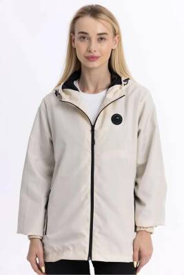 İçi Astarlı Su ve Rüzgar Geçirmez Cepli Kadın Yağmurluk