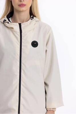 İçi Astarlı Su ve Rüzgar Geçirmez Cepli Kadın Yağmurluk - 5