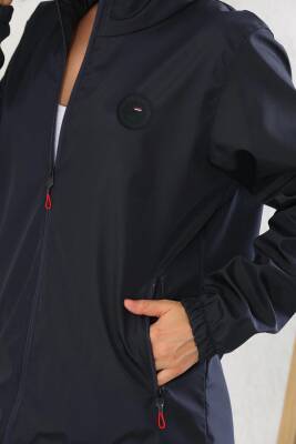 İçi Astarlı Su ve Rüzgar Geçirmez Cepli Kadın Yağmurluk - 9