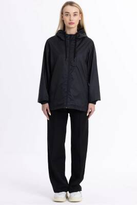 İçi Astarlı Su ve Rüzgar Geçirmez Cepli Kadın Yağmurluk - 3