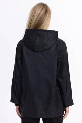 İçi Astarlı Su ve Rüzgar Geçirmez Cepli Kadın Yağmurluk - 6