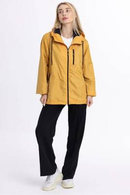 İçi Astarlı Su ve Rüzgar Geçirmez Cepli Kadın Yağmurluk - 8