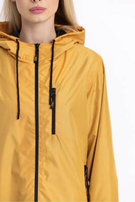 İçi Astarlı Su ve Rüzgar Geçirmez Cepli Kadın Yağmurluk - 11