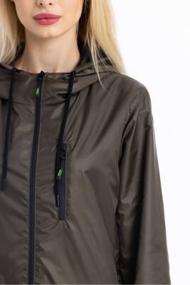 İçi Astarlı Su ve Rüzgar Geçirmez Cepli Kadın Yağmurluk - 23