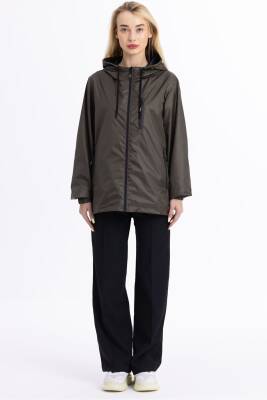 İçi Astarlı Su ve Rüzgar Geçirmez Cepli Kadın Yağmurluk - 24