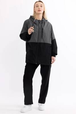 İçi Astarlı Su ve Rüzgar Geçirmez Cepli Kadın Yağmurluk - 3