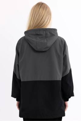 İçi Astarlı Su ve Rüzgar Geçirmez Cepli Kadın Yağmurluk - 6