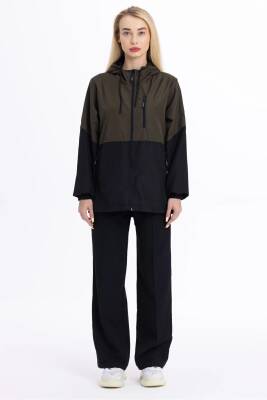 İçi Astarlı Su ve Rüzgar Geçirmez Cepli Kadın Yağmurluk - 9