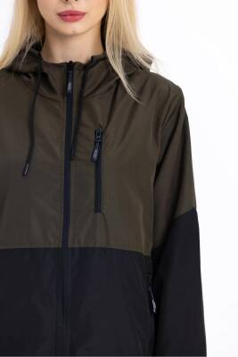 İçi Astarlı Su ve Rüzgar Geçirmez Cepli Kadın Yağmurluk - 11