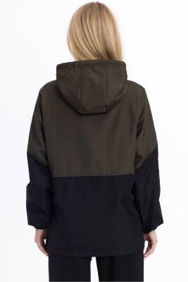 İçi Astarlı Su ve Rüzgar Geçirmez Cepli Kadın Yağmurluk - 12