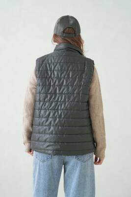 İçi Astarlı Su ve Rüzgar Geçirmez Cepli Kadın Yelek - 12