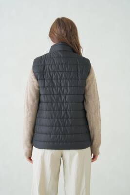 İçi Astarlı Su ve Rüzgar Geçirmez Cepli Kadın Yelek - 36