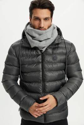 İçi Astarlı Su ve Rüzgar Geçirmez Cepli Kapüşonlu Erkek Mont - 2