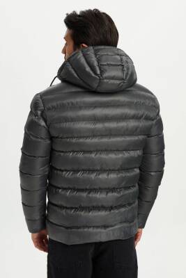 İçi Astarlı Su ve Rüzgar Geçirmez Cepli Kapüşonlu Erkek Mont - 6