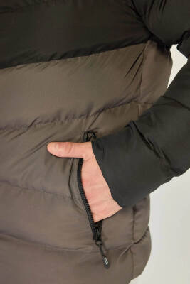 İçi Astarlı Su ve Rüzgar Geçirmez Cepli Kapüşonlu Erkek Mont - 5