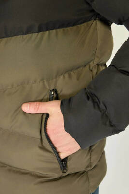 İçi Astarlı Su ve Rüzgar Geçirmez Cepli Kapüşonlu Erkek Mont - 17