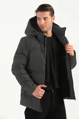 İçi Astarlı Su ve Rüzgar Geçirmez Cepli Kapüşonlu Erkek Mont - 9