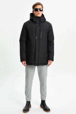 İçi Astarlı Su ve Rüzgar Geçirmez Cepli Kapüşonlu Erkek Mont - 17