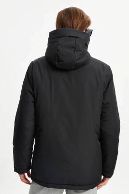 İçi Astarlı Su ve Rüzgar Geçirmez Cepli Kapüşonlu Erkek Mont - 18