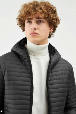 İçi Astarlı Su ve Rüzgar Geçirmez Cepli Kapüşonlu Erkek Mont - 44