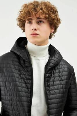 İçi Astarlı Su ve Rüzgar Geçirmez Cepli Kapüşonlu Erkek Mont - 3