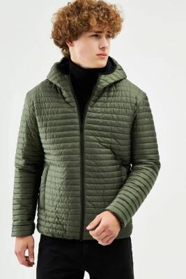 İçi Astarlı Su ve Rüzgar Geçirmez Cepli Kapüşonlu Erkek Mont - 7