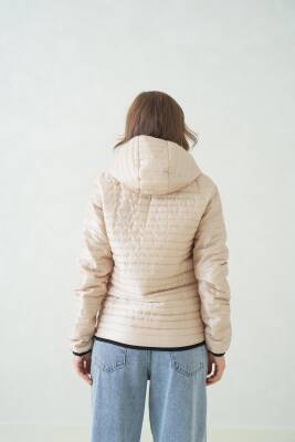 İçi Astarlı Su ve Rüzgar Geçirmez Cepli Kapüşonlu Kadın Mont - 6