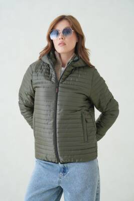 İçi Astarlı Su ve Rüzgar Geçirmez Cepli Kapüşonlu Kadın Mont - 8