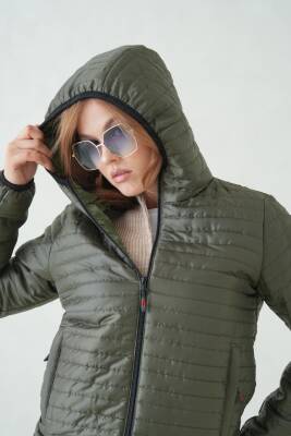 İçi Astarlı Su ve Rüzgar Geçirmez Cepli Kapüşonlu Kadın Mont - 10