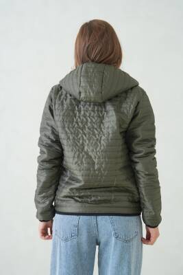 İçi Astarlı Su ve Rüzgar Geçirmez Cepli Kapüşonlu Kadın Mont - 12