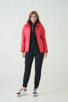 İçi Astarlı Su ve Rüzgar Geçirmez Cepli Kapüşonlu Kadın Mont - 14