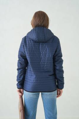 İçi Astarlı Su ve Rüzgar Geçirmez Cepli Kapüşonlu Kadın Mont - 24