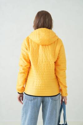 İçi Astarlı Su ve Rüzgar Geçirmez Cepli Kapüşonlu Kadın Mont - 30