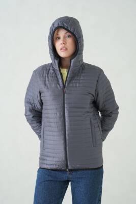 İçi Astarlı Su ve Rüzgar Geçirmez Cepli Kapüşonlu Kadın Mont - 39