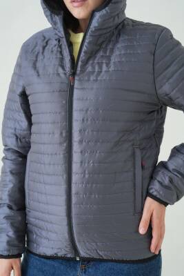 İçi Astarlı Su ve Rüzgar Geçirmez Cepli Kapüşonlu Kadın Mont - 41