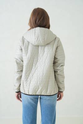 İçi Astarlı Su ve Rüzgar Geçirmez Cepli Kapüşonlu Kadın Mont - 60