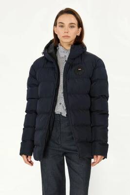 İçi Astarlı Su ve Rüzgar Geçirmez Cepli Kapüşonlu Kadın Mont