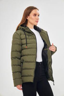 İçi Astarlı Su ve Rüzgar Geçirmez Cepli Kapüşonlu Kadın Mont - 8